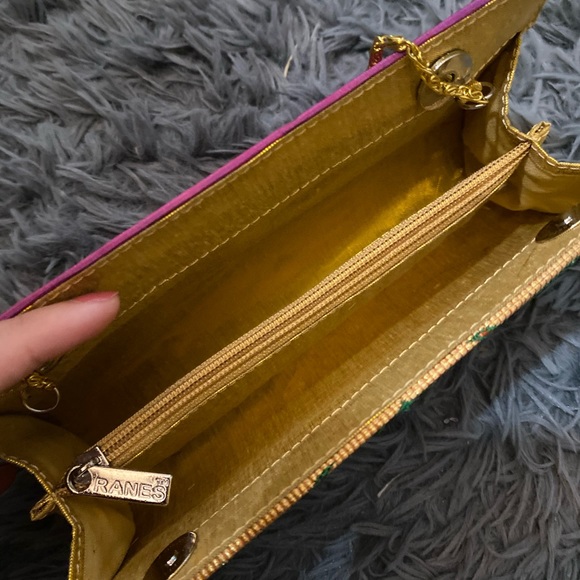 Paithani style handbag/clutch with gold and pink details from India - Picture 6 of 11